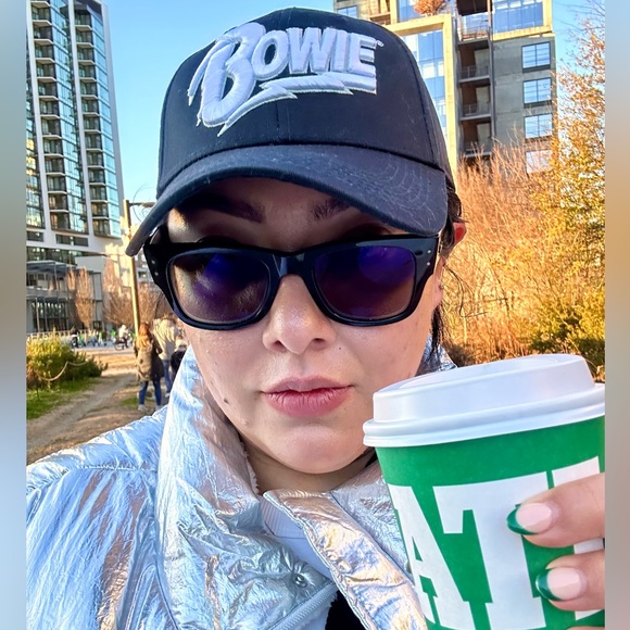 Meet your Posher, Gabriela - Picture 2 of 2